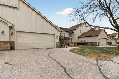 37936 N Laurel Park Dr, Livonia, MI 48152
