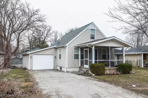 7271 Lakewood Rd, Worth, MI 48450