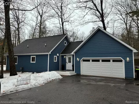 217 Arbutus Ln, Gerrish, MI 48653