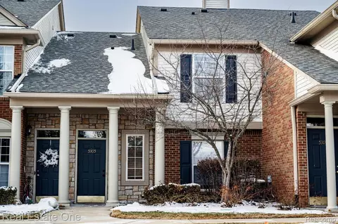 5305 Brookemonte Cir, Oakland, MI 48306