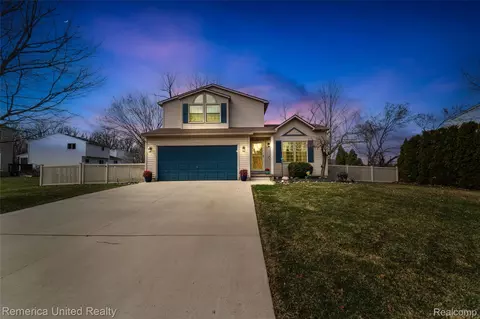 785 Eagle Heights Dr, South Lyon, MI 48178