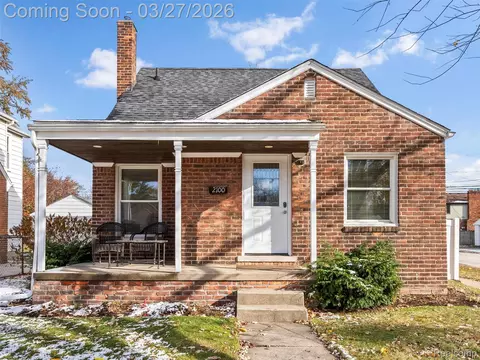 2100 N Wilson Ave, Royal Oak, MI 48073