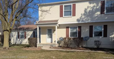 1555 Mariner Dr, Walled Lake, MI 48390