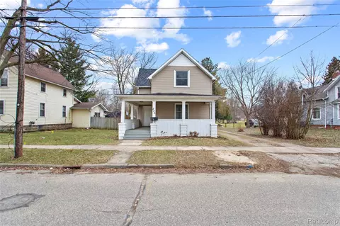 225 W Ridge St, Owosso, MI 48867