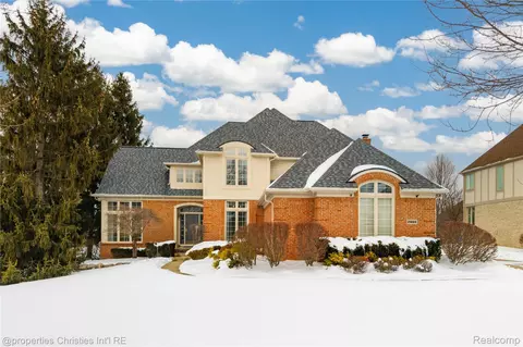 21823 Picadilly Cir, Novi, MI 48375