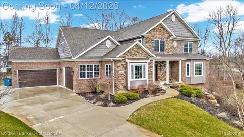 13103 Harborview Dr, Fenton, MI 48451