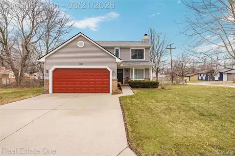 1065 Round Lake Rd, White Lake, MI 48386