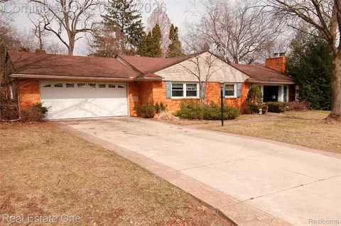 1430 Stockport Dr, Rochester Hills, MI 48309