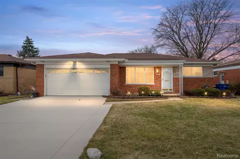 30507 Moulin Ave, Warren, MI 48088