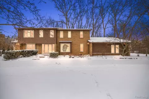 4539 Middleton Ct, West Bloomfield, MI 48323