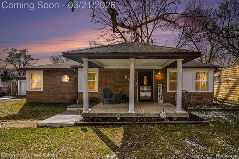 9079 Grove Dr, Northfield, MI 48189