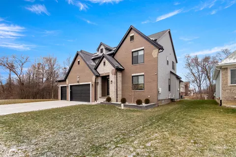 8615 Greendale Dr, Sterling Heights, MI 48312