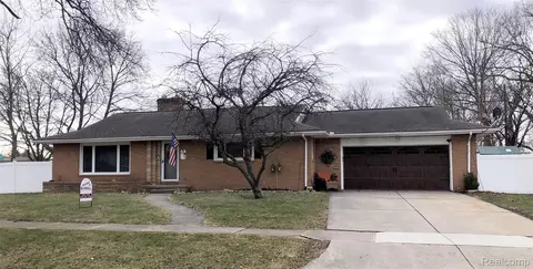 638 Maxine St, Flint, MI 48503