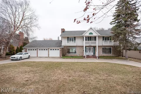 2894 Military St, Port Huron, MI 48060