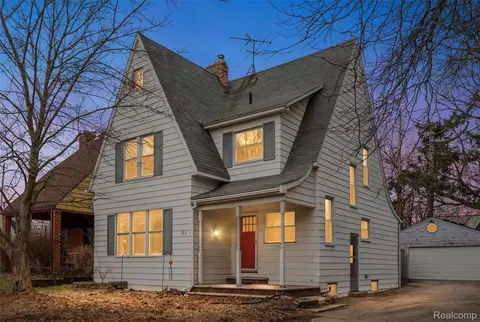 51 Mohawk Rd, Pontiac, MI 48341