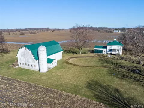 1136 S Nichols Rd, Clayton, MI 48473