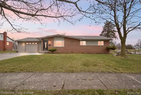 395 Nichols Dr, Saline, MI 48176