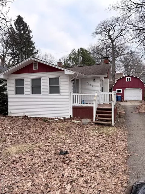 3591 Richmond St, Waterford, MI 48328