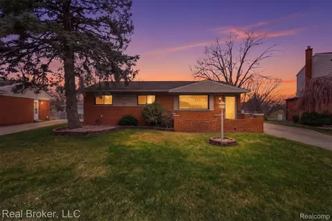 10924 Lesure Dr, Sterling Heights, MI 48312