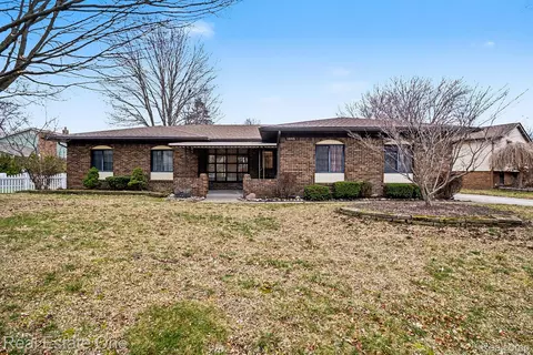 1845 Shenandoah Dr, Troy, MI 48085