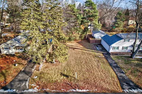 000 Westwood, Troy, MI 48083