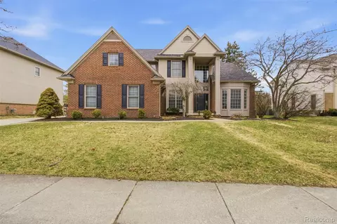 5139 Birkdale Dr, Commerce, MI 48382