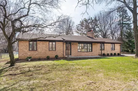 37715 Saint Martins St, Livonia, MI 48152