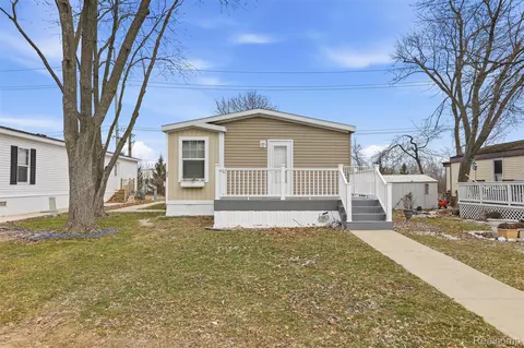 33 Bluebird Hill Dr, Orion, MI 48359