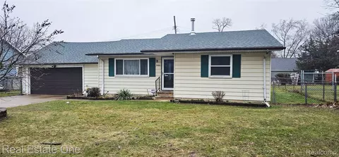 9162 Kettering Ave, White Lake, MI 48386