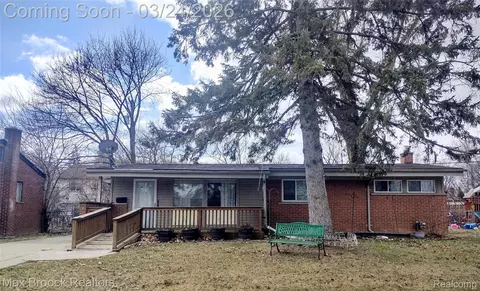 15151 Kenton St, Oak Park, MI 48237