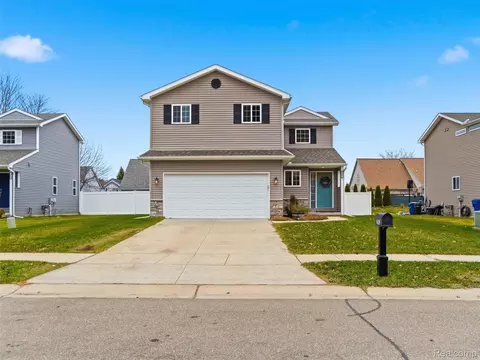 250 Fountain Park Dr, Waterford, MI 48327