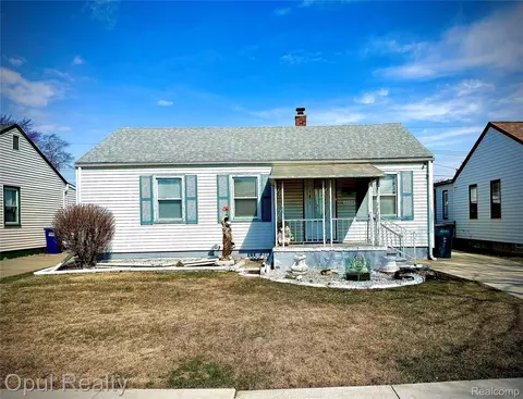 2084 New York Ave, Lincoln Park, MI 48146