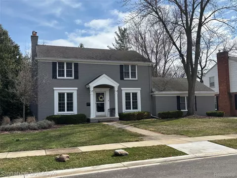 186 Westwood Dr, Bloomfield Hills, MI 48301