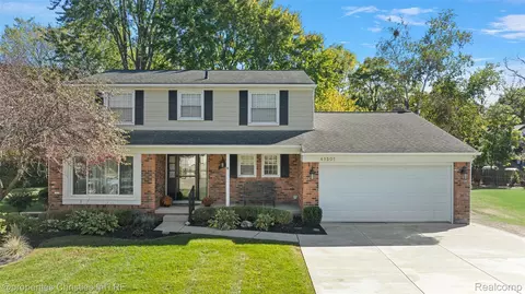 41501 Ladywood Ct, Northville, MI 48168