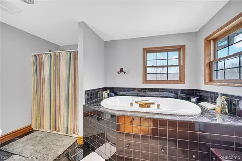 Bath - 4090 N Fordney Rd, Richland, MI 48626 photo 2 of 5
