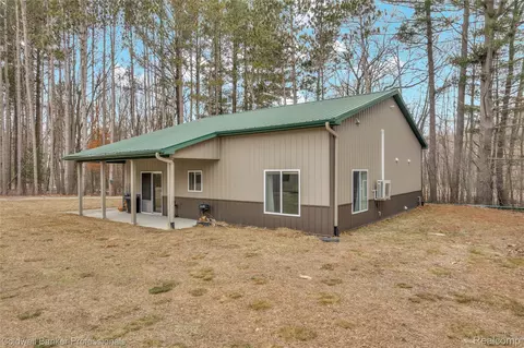 Exterior - 4090 N Fordney Rd, Richland, MI 48626 photo 4 of 10