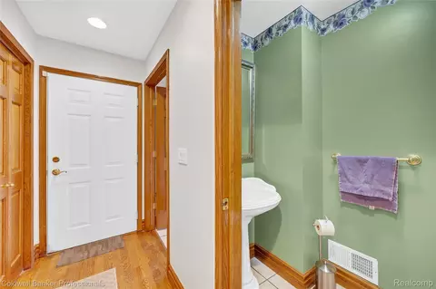 Entry Way - 4090 N Fordney Rd, Richland, MI 48626 photo 2 of 3