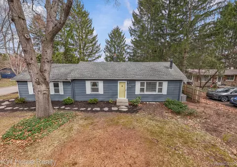 4215 Newton Rd, Commerce, MI 48390