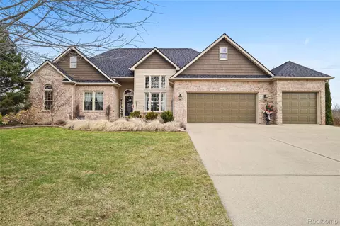 6415 Wailea Ct, Grand Blanc, MI 48439