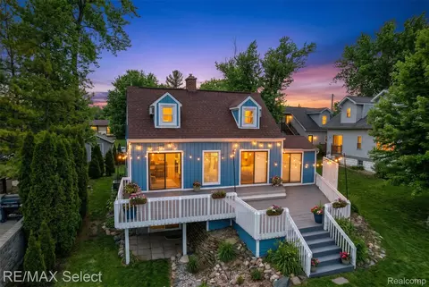 11501 Torrey Rd, Fenton, MI 48430