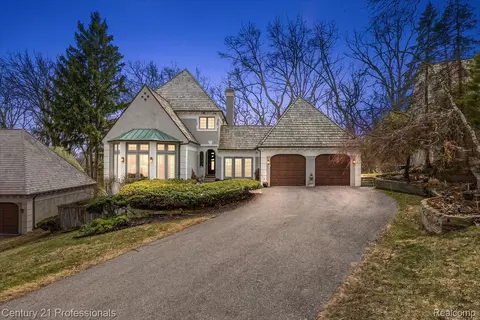 5423 Bristol Parke Dr, Independence, MI 48348