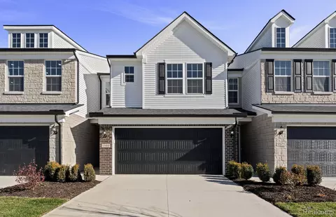 5574 E Spaniel Dr, Pittsfield, MI 48108