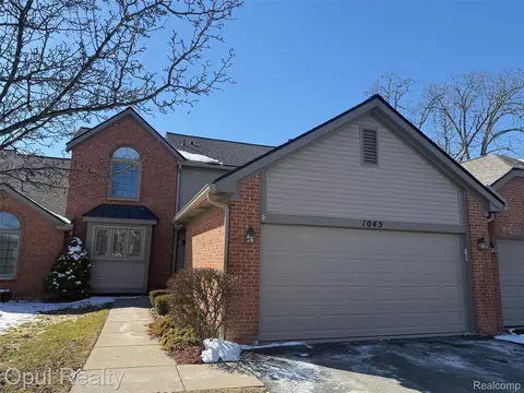 1045 Elmwood Dr, Brighton, MI 48116