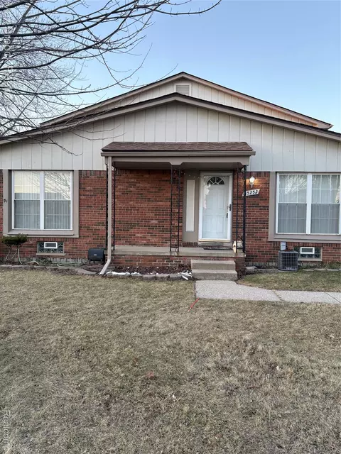 35252 Terrybrook Dr, Sterling Heights, MI 48312