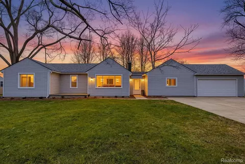 8210 Westpoint St, Taylor, MI 48180