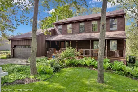 1155 Teakwood Cir, Meridian, MI 48840