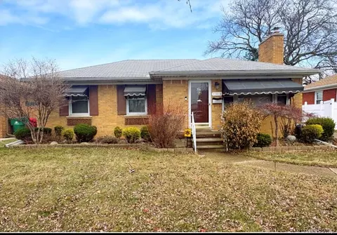 17619 Sprenger Ave, Eastpointe, MI 48021