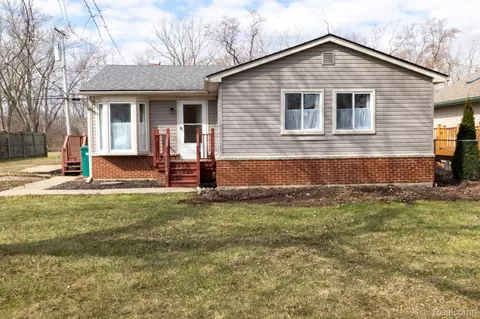 35268 Tilford St, Rockwood, MI 48173