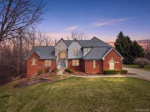 1160 Indianpipe Rd, Orion, MI 48360