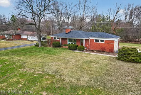 28491 Bayberry Rd, Farmington Hills, MI 48331